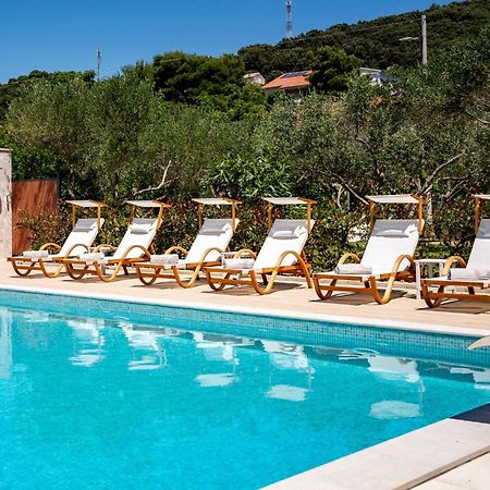 Foric Apartments With Outdoor Heated Pool Rab Town Exteriér fotografie
