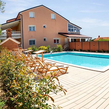 Foric Apartments With Outdoor Heated Pool Rab Town Exteriér fotografie