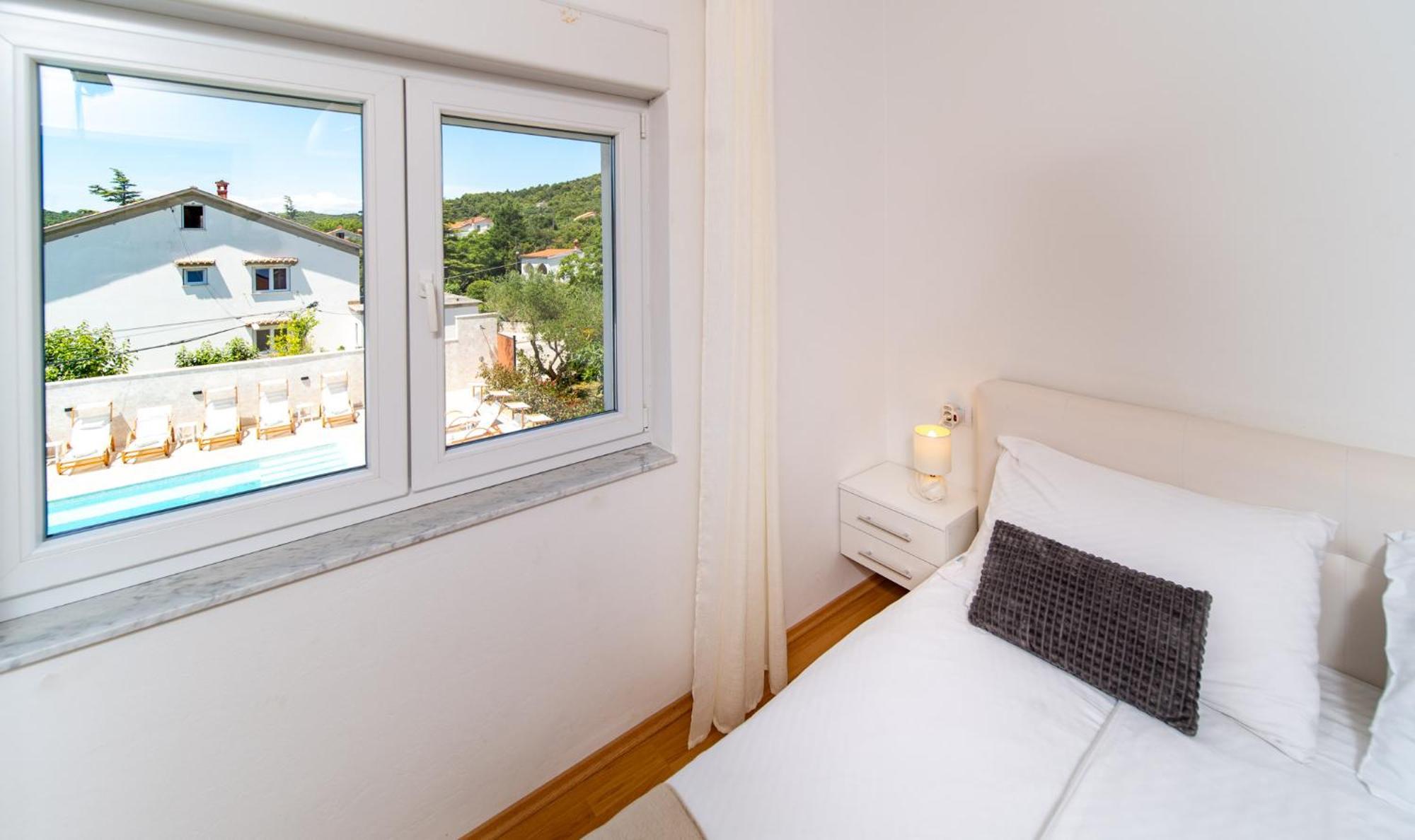 Foric Apartments With Outdoor Heated Pool Rab Town Exteriér fotografie