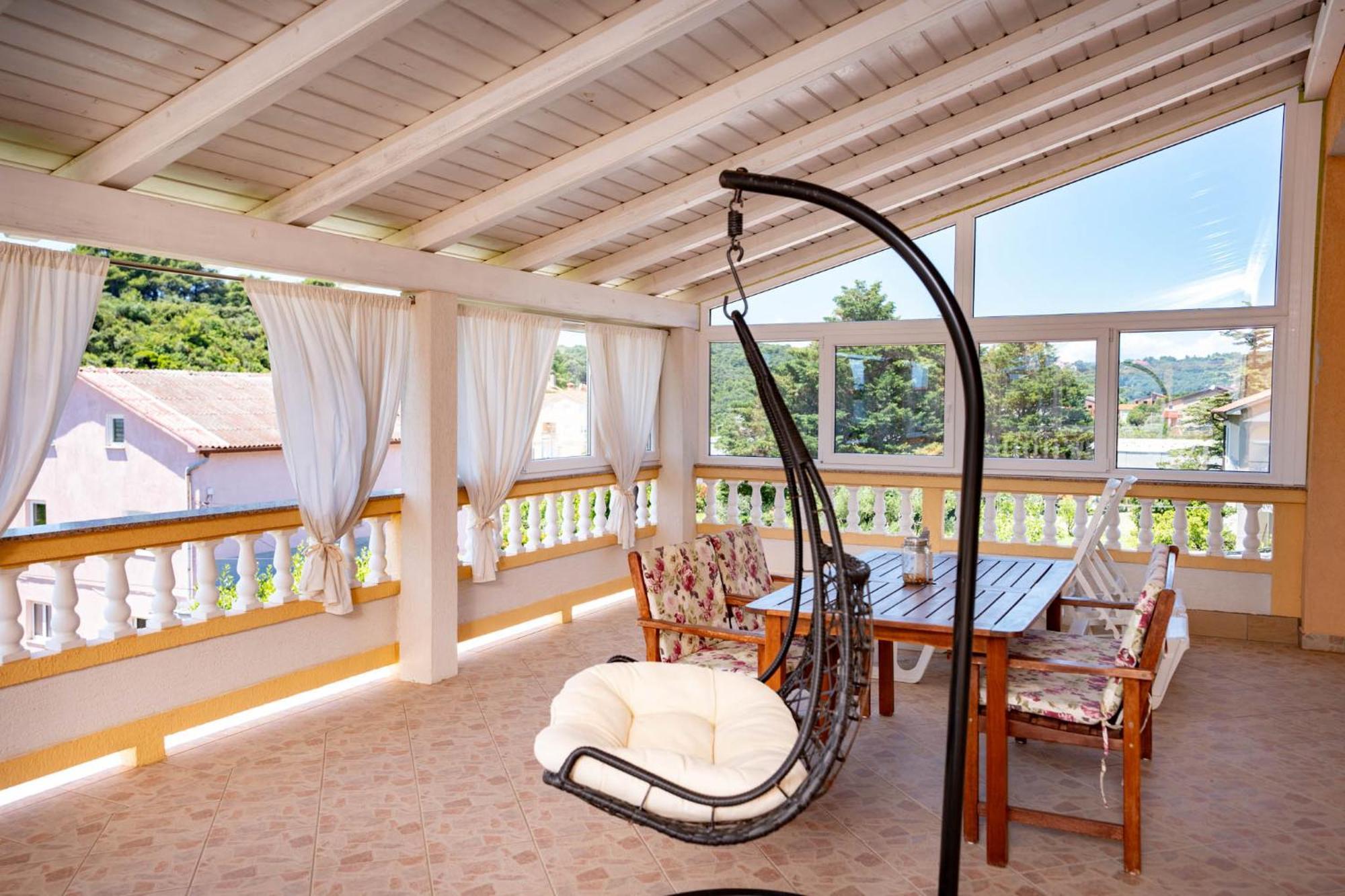Foric Apartments With Outdoor Heated Pool Rab Town Exteriér fotografie
