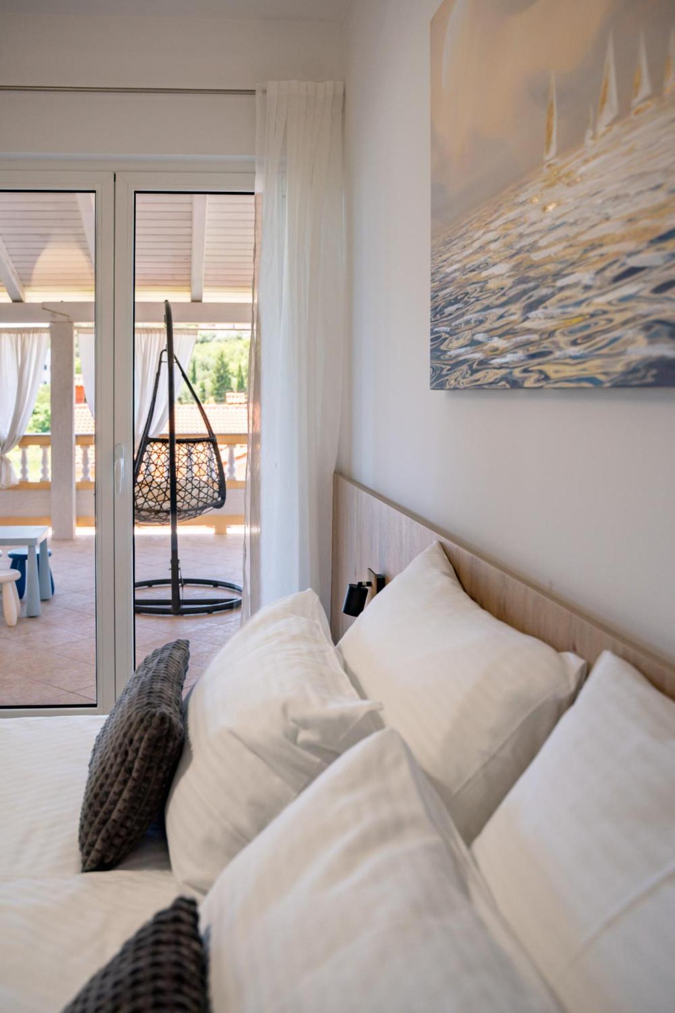 Foric Apartments With Outdoor Heated Pool Rab Town Exteriér fotografie