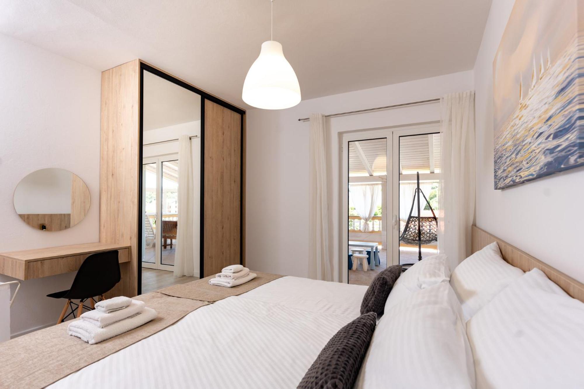 Foric Apartments With Outdoor Heated Pool Rab Town Exteriér fotografie
