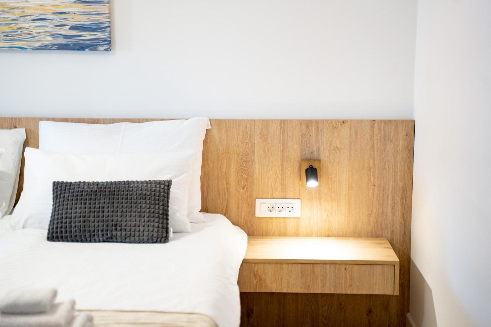 Foric Apartments With Outdoor Heated Pool Rab Town Exteriér fotografie