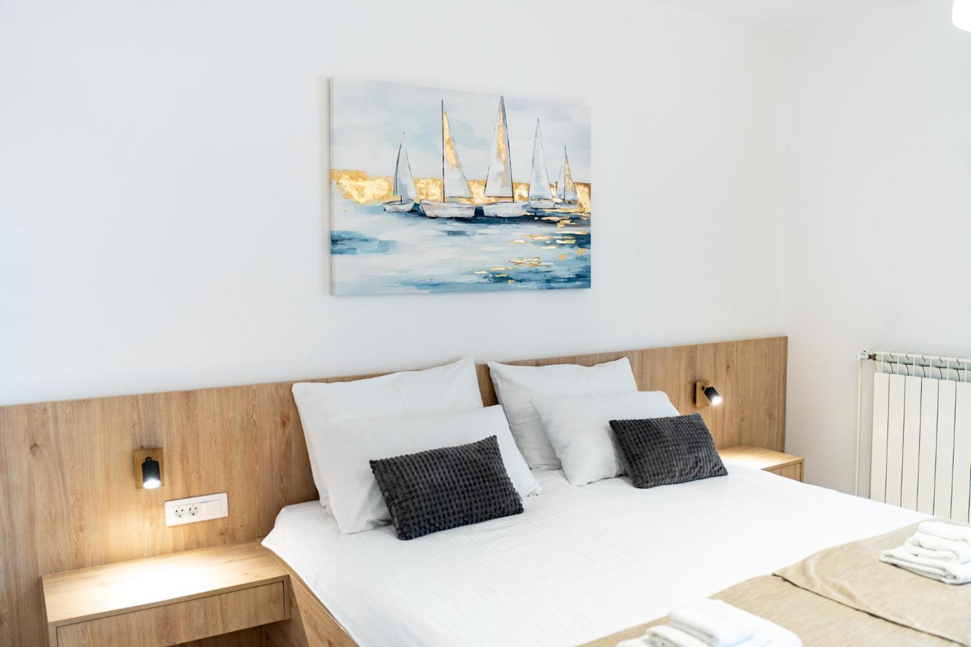 Foric Apartments With Outdoor Heated Pool Rab Town Exteriér fotografie
