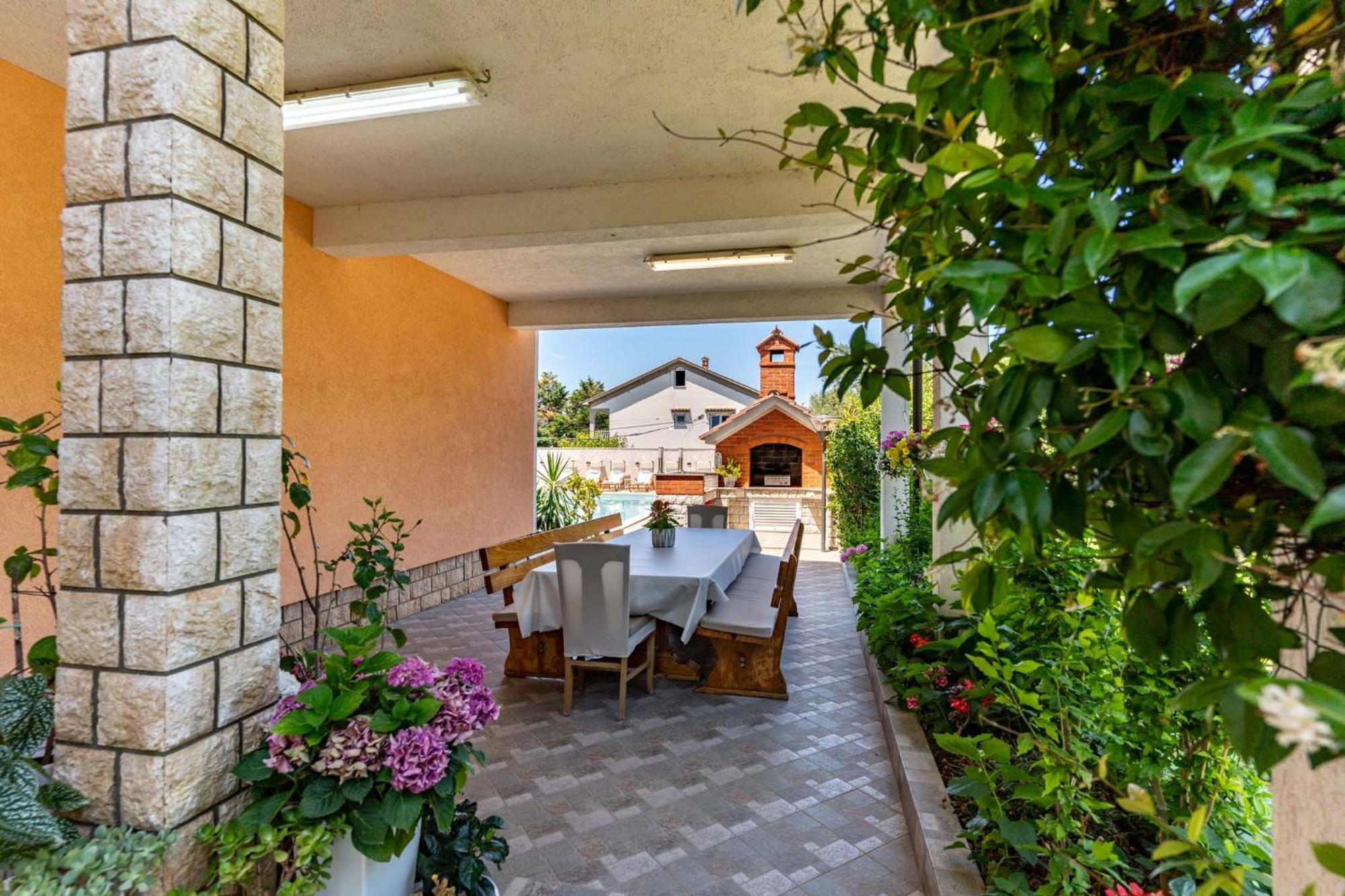 Foric Apartments With Outdoor Heated Pool Rab Town Exteriér fotografie