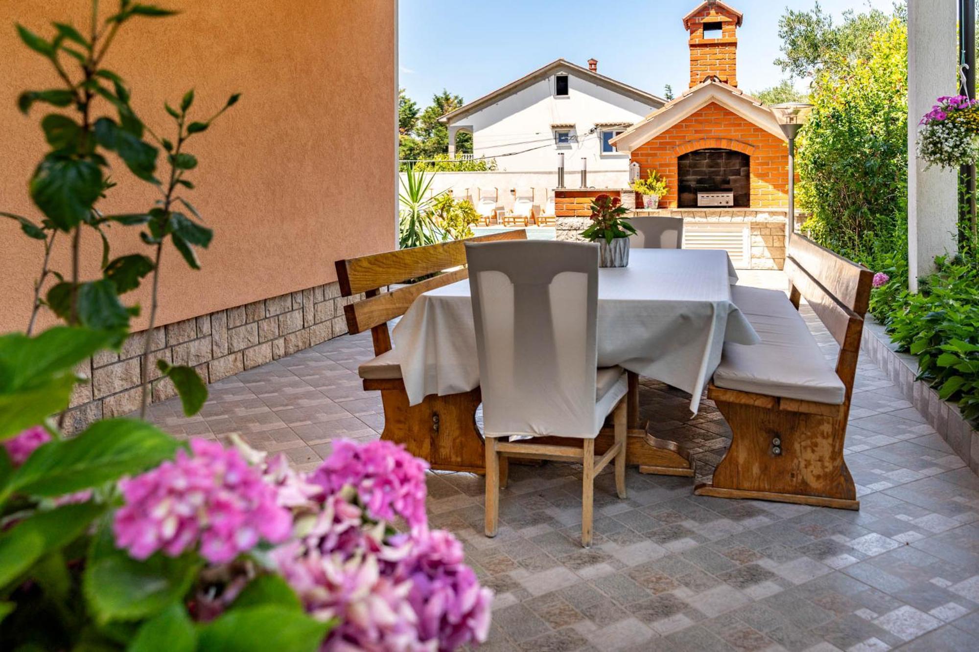 Foric Apartments With Outdoor Heated Pool Rab Town Exteriér fotografie