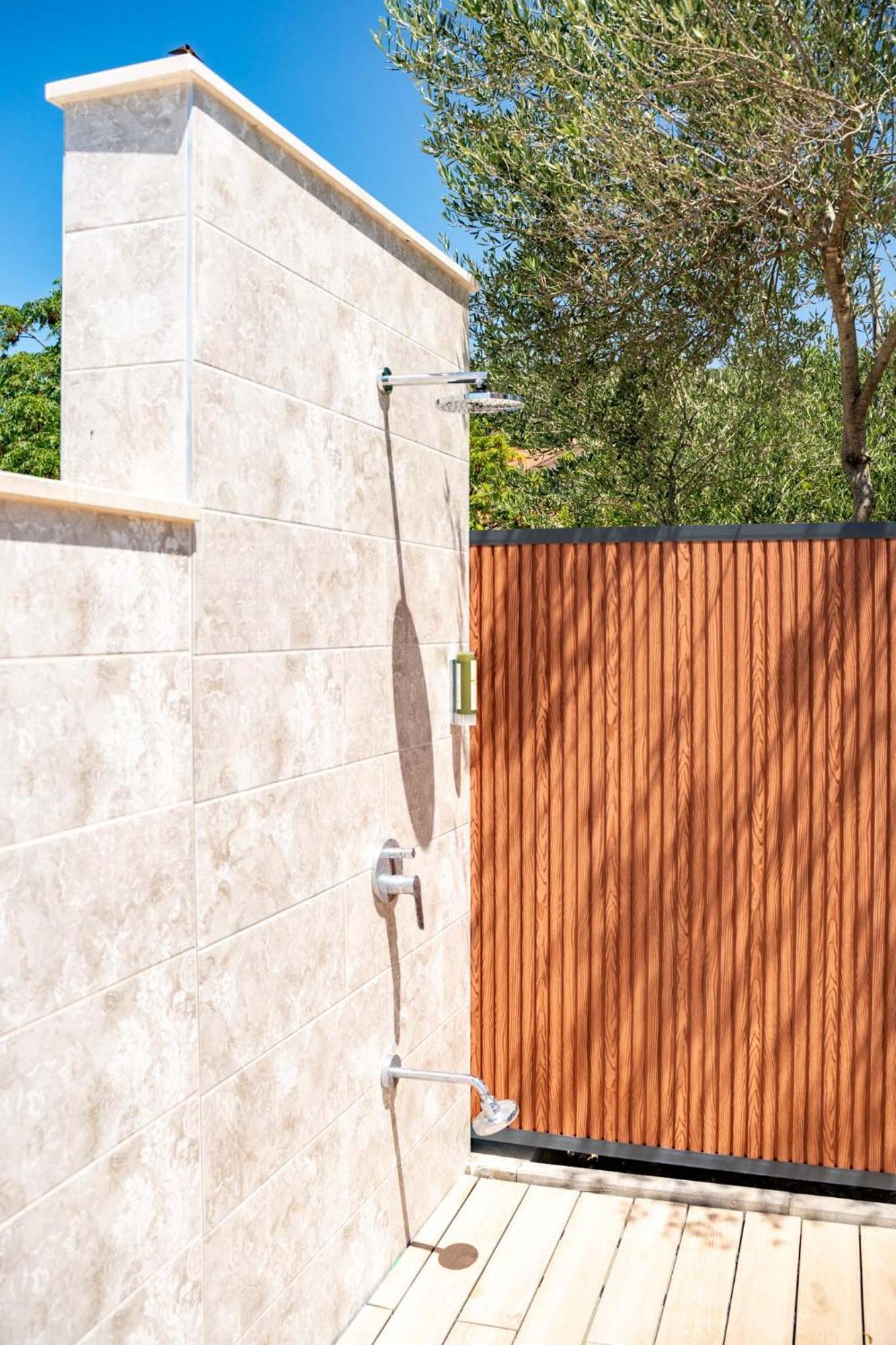 Foric Apartments With Outdoor Heated Pool Rab Town Exteriér fotografie