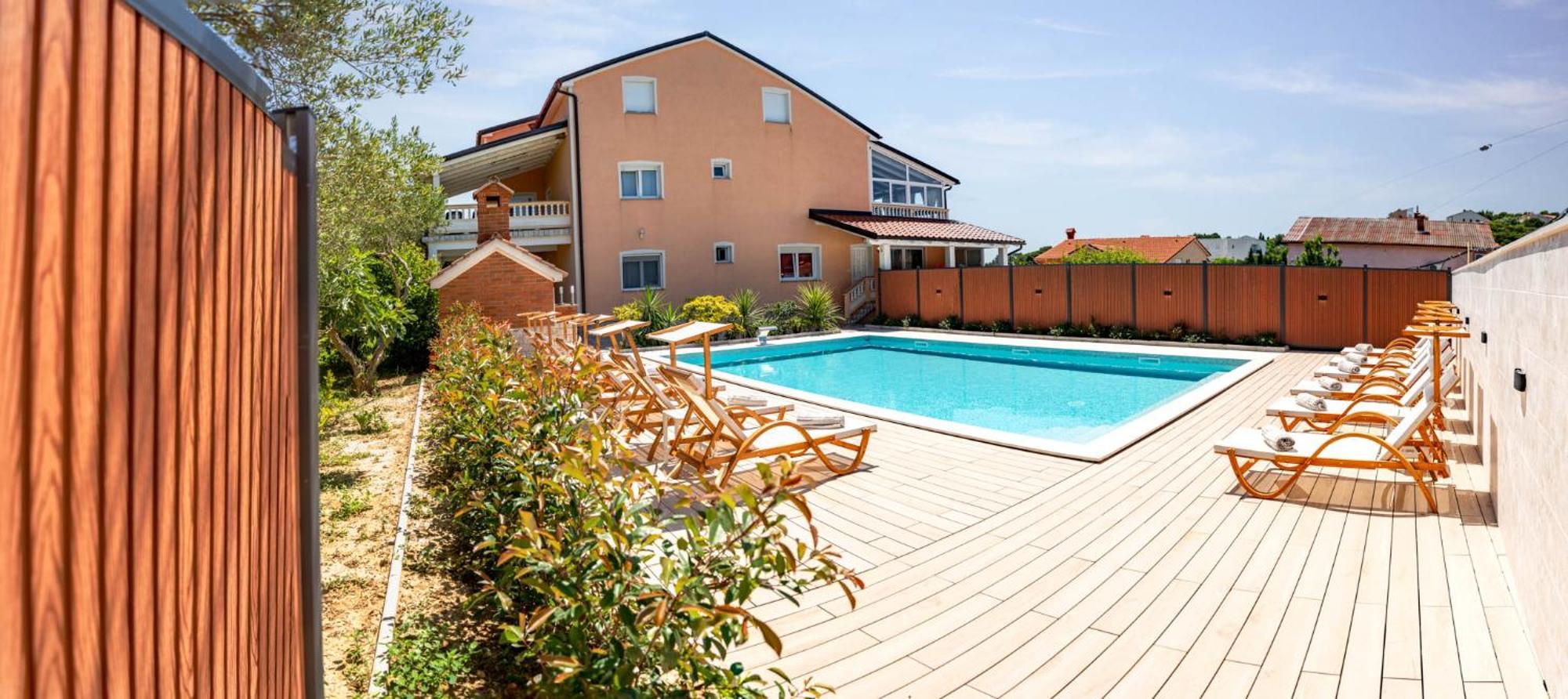 Foric Apartments With Outdoor Heated Pool Rab Town Exteriér fotografie