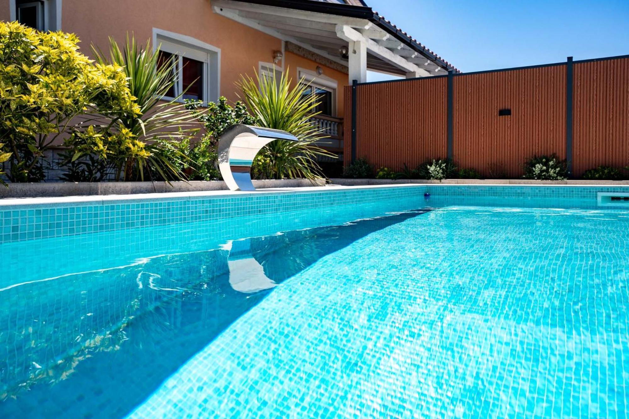 Foric Apartments With Outdoor Heated Pool Rab Town Exteriér fotografie