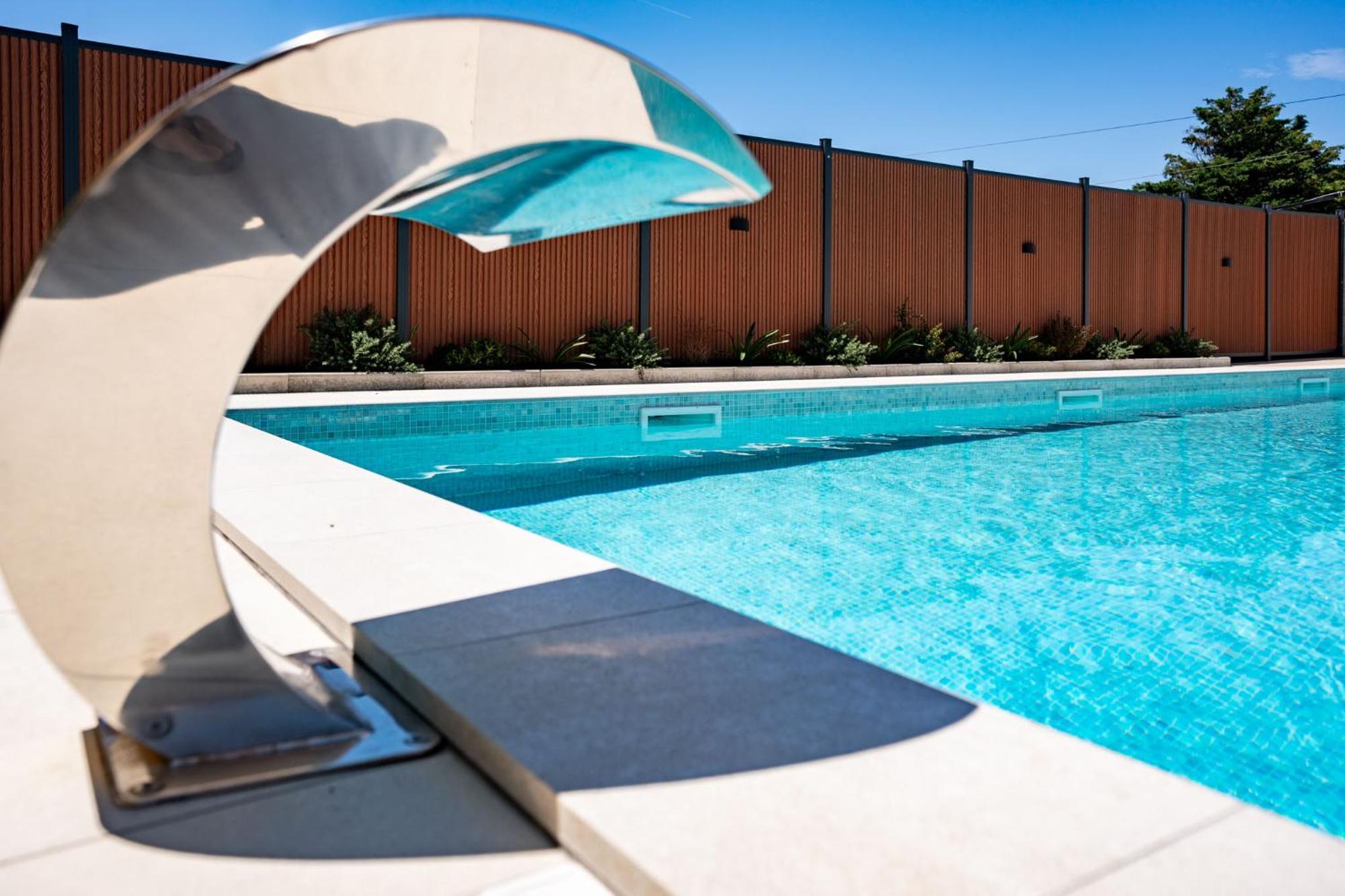 Foric Apartments With Outdoor Heated Pool Rab Town Exteriér fotografie