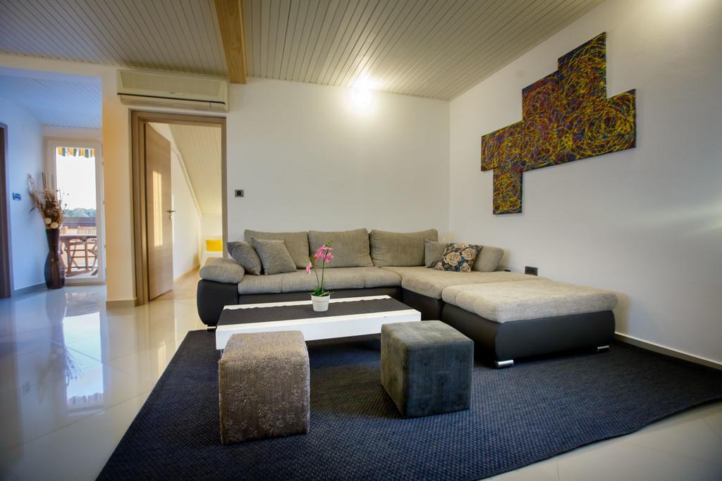Foric Apartments With Outdoor Heated Pool Rab Town Exteriér fotografie