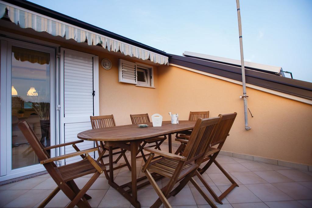 Foric Apartments With Outdoor Heated Pool Rab Town Exteriér fotografie