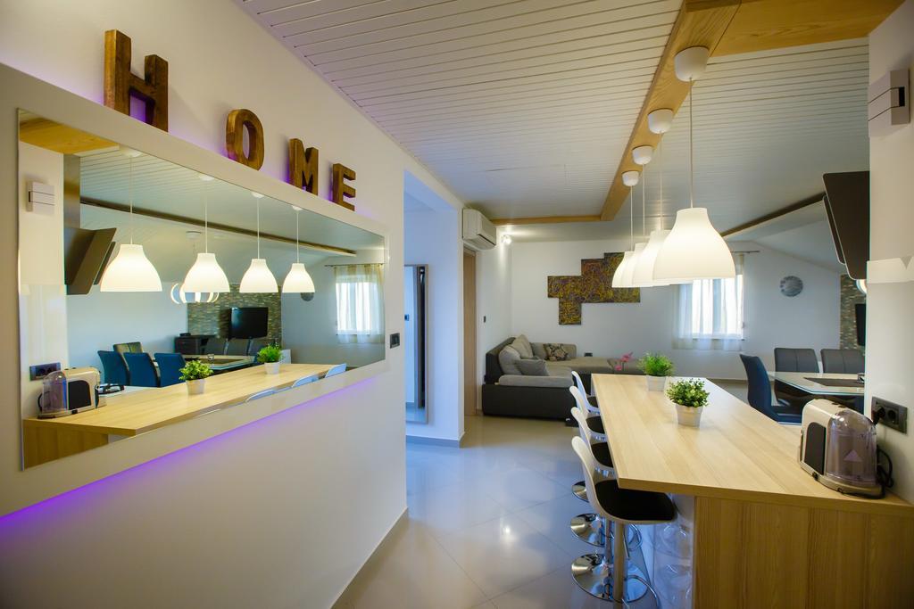 Foric Apartments With Outdoor Heated Pool Rab Town Exteriér fotografie